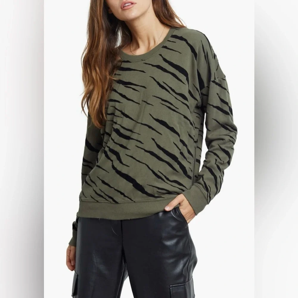 Rails Marlo Flocked Leopard Top Olive Flocked Tiger Size M